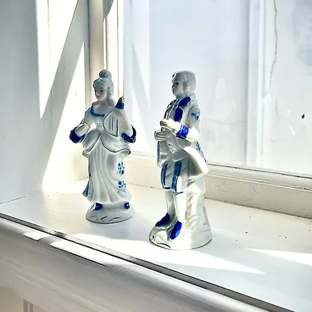 Unique With Charm Tangen *